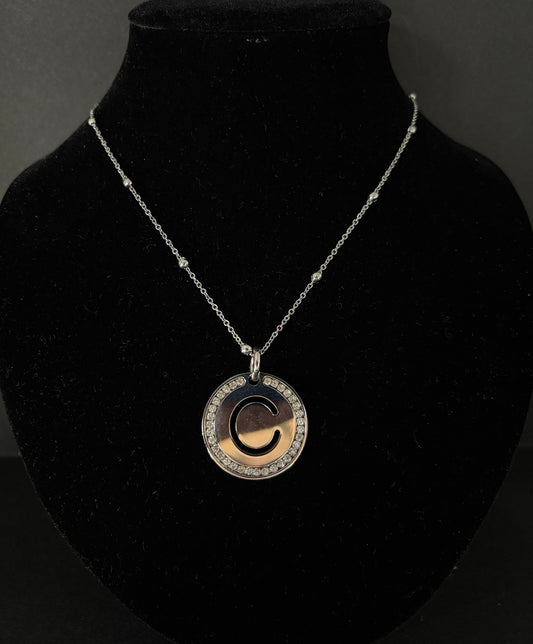 Collana Morfea con ciondolo C e zirconi bianchi