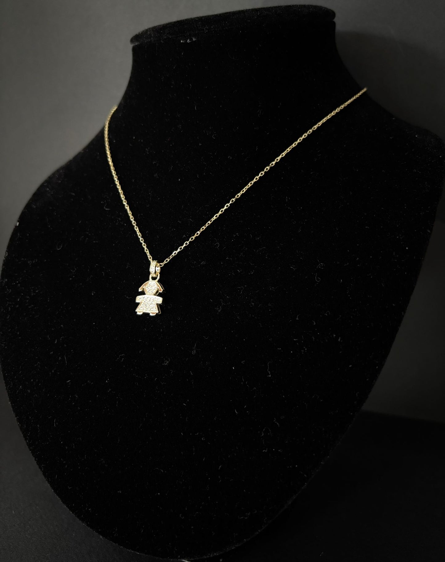 Collana Morfea con ciondolo bambina e zirconi bianchi