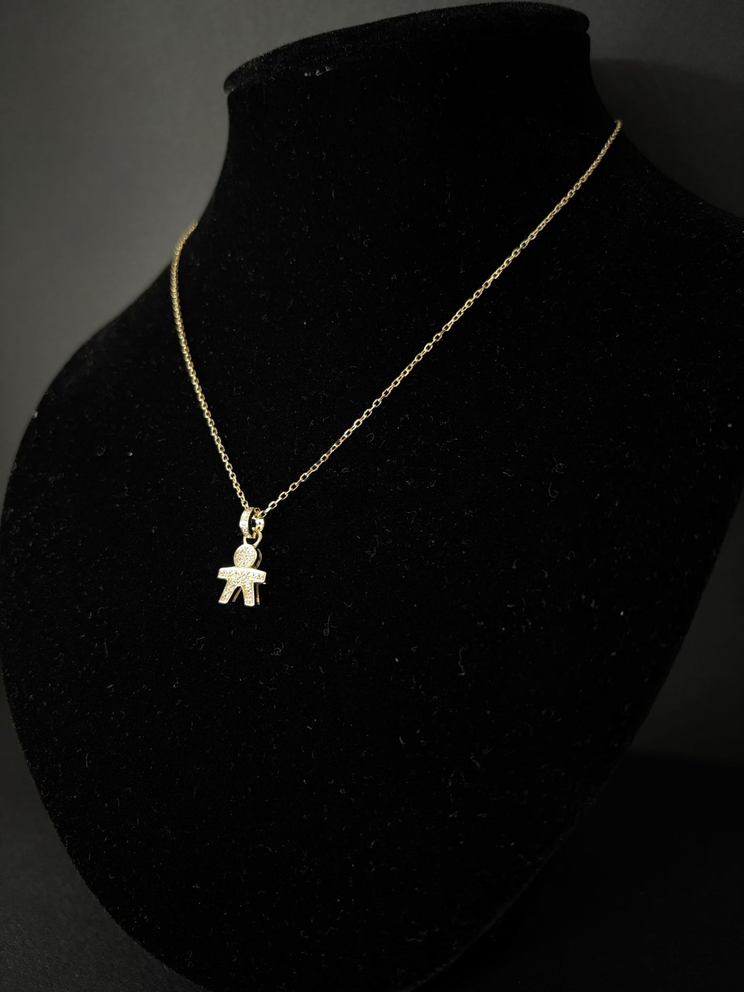 Collana Morfea con ciondolo bambino e zirconi bianchi placcato oro