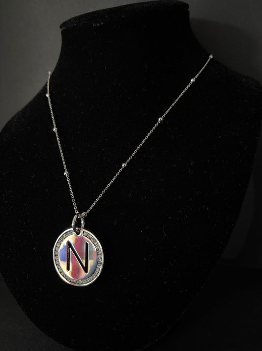 Collana Morfea con ciondolo N e zirconi bianchi