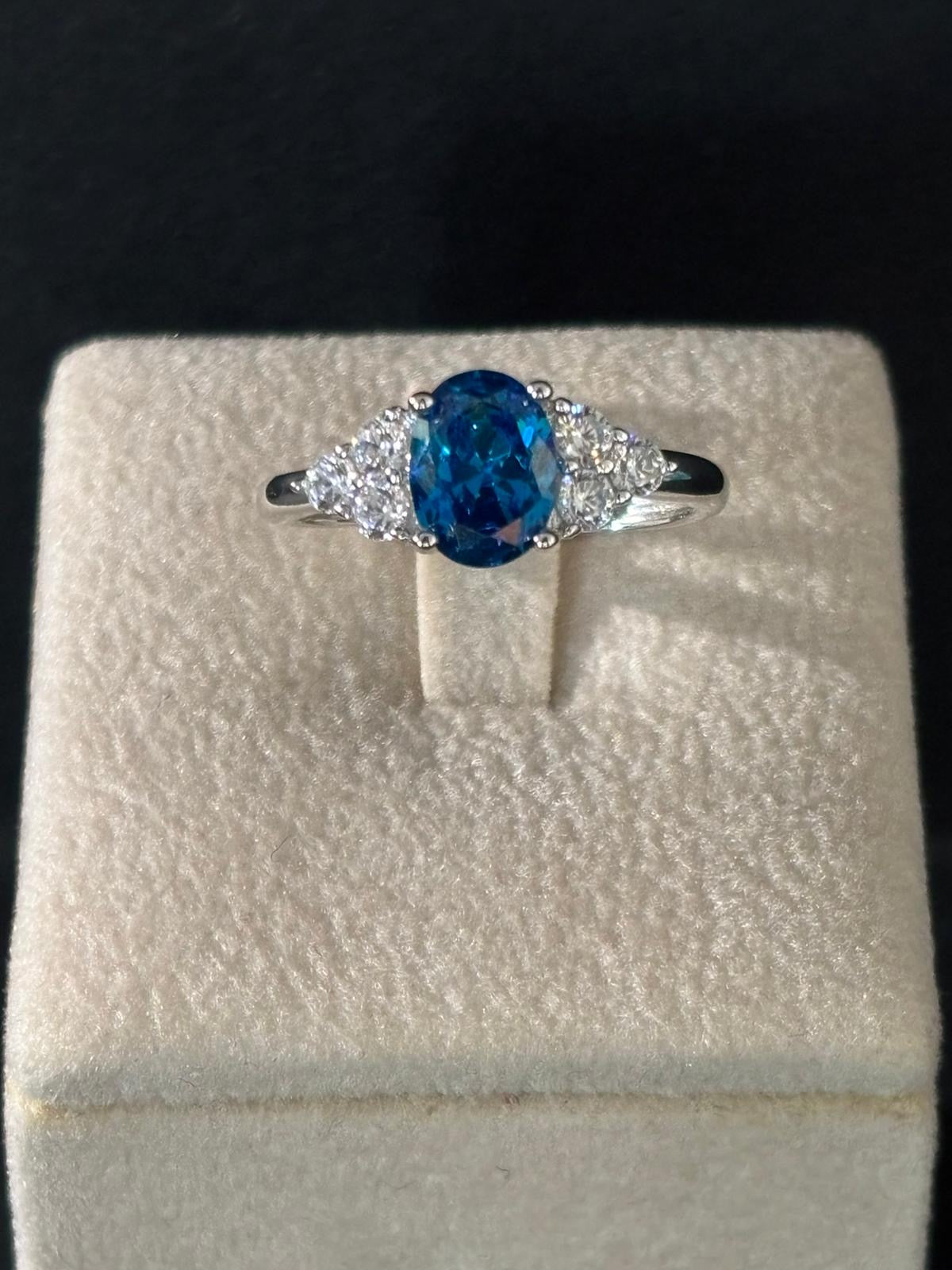 Anello morfea con pietra blu