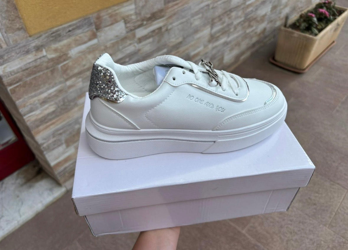 Scarpe da passeggio bianche taglia 38