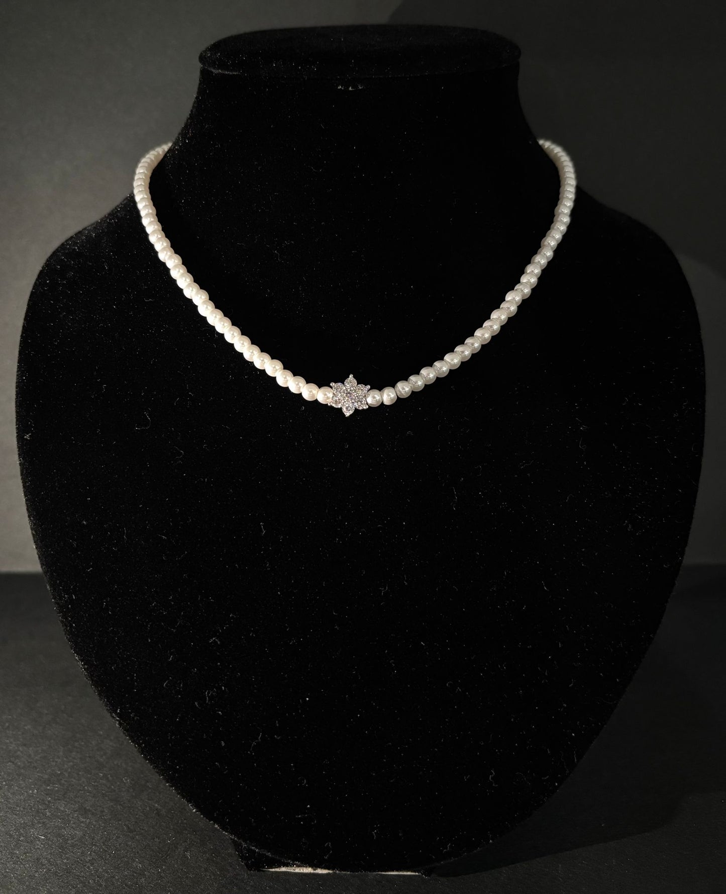 Collana Morfea con perle bianche