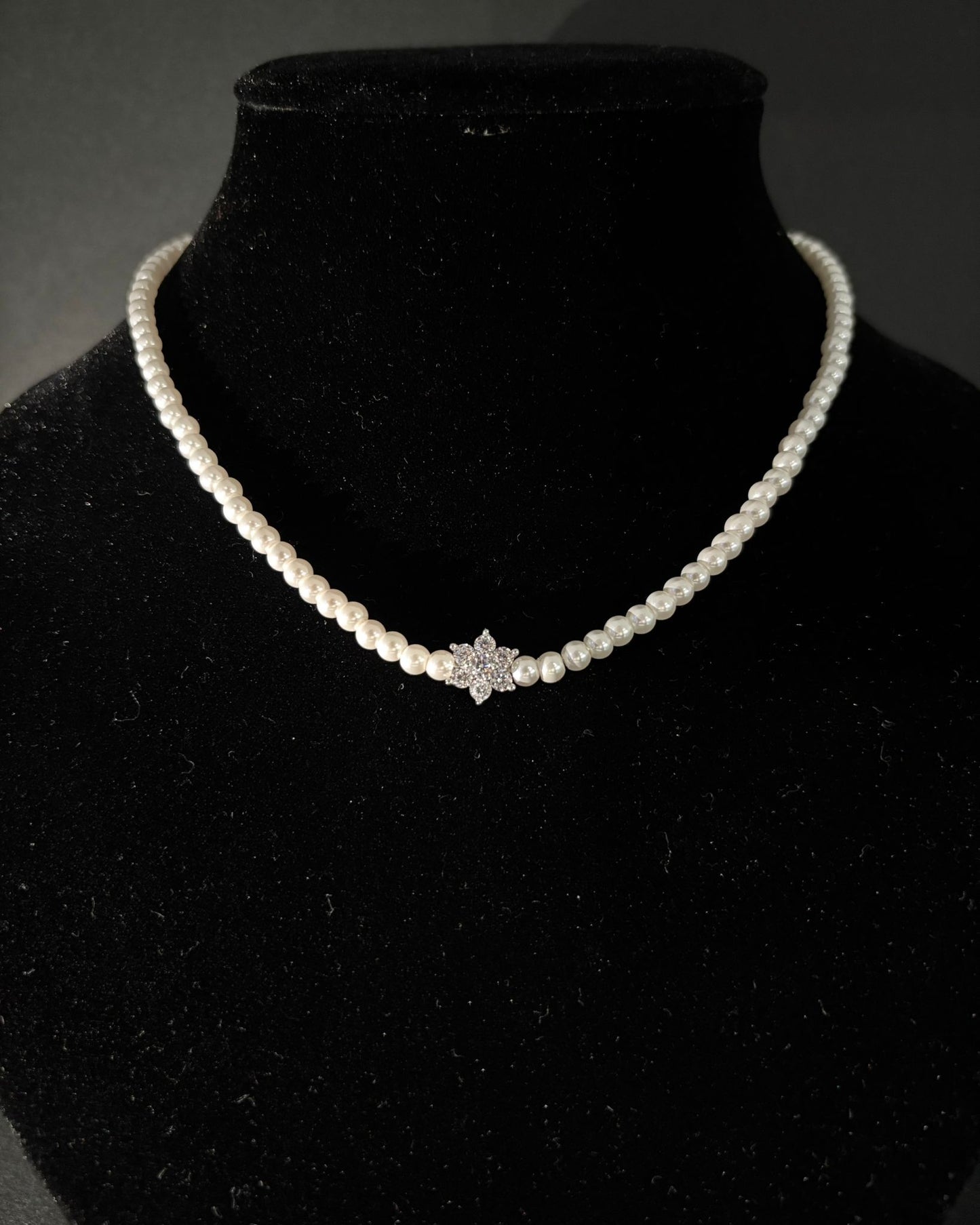 Collana Morfea con perle bianche