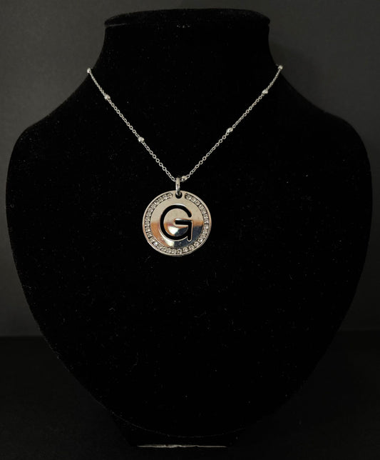 Collana Morfea con ciondolo G e zirconi bianchi