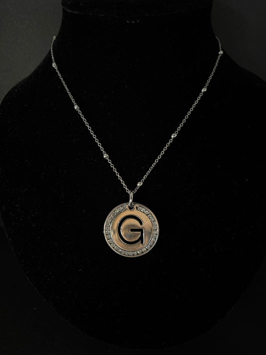 Collana Morfea con ciondolo G e zirconi bianchi