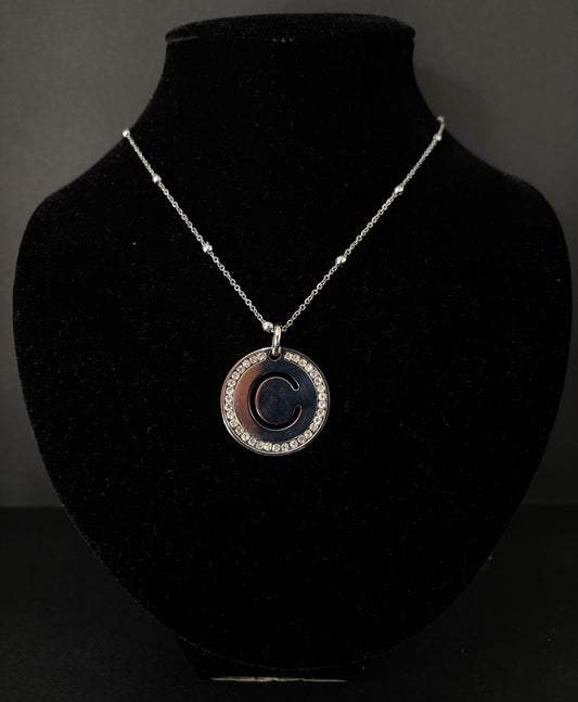 Collana Morfea con ciondolo C e zirconi bianchi