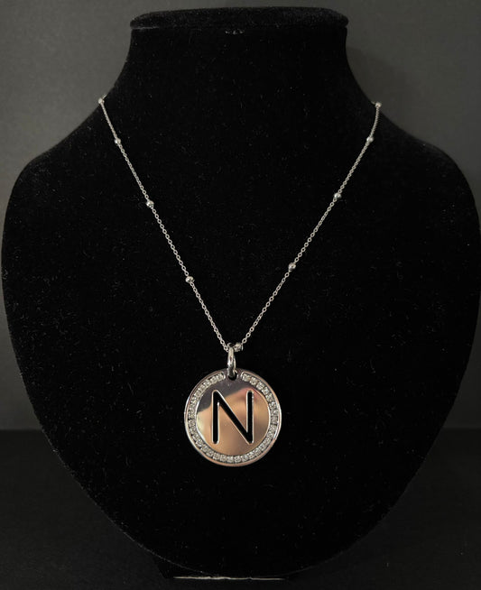 Collana Morfea con ciondolo N e zirconi bianchi