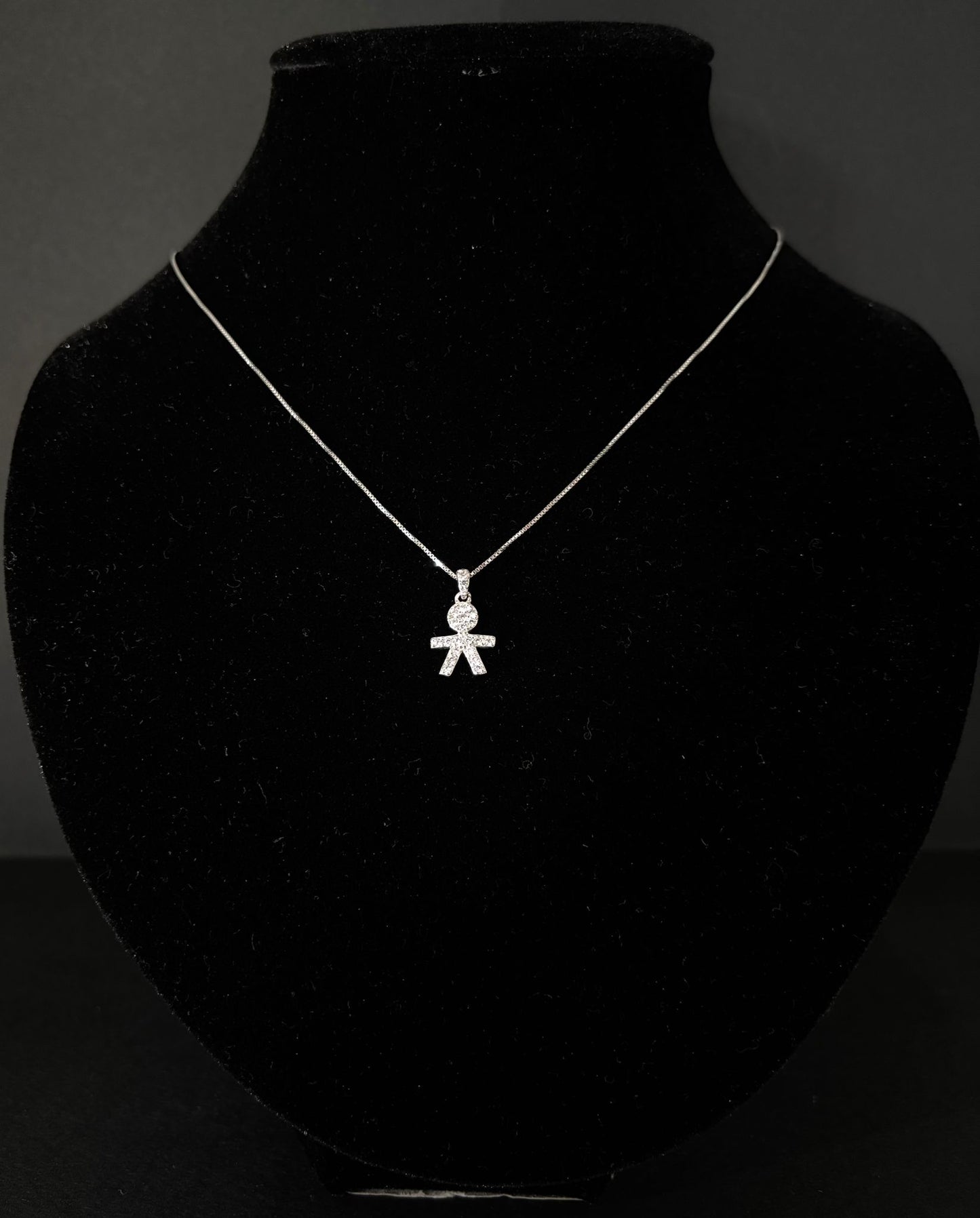 Collana Morfea con ciondolo a forma di bimbo e zirconi bianchi