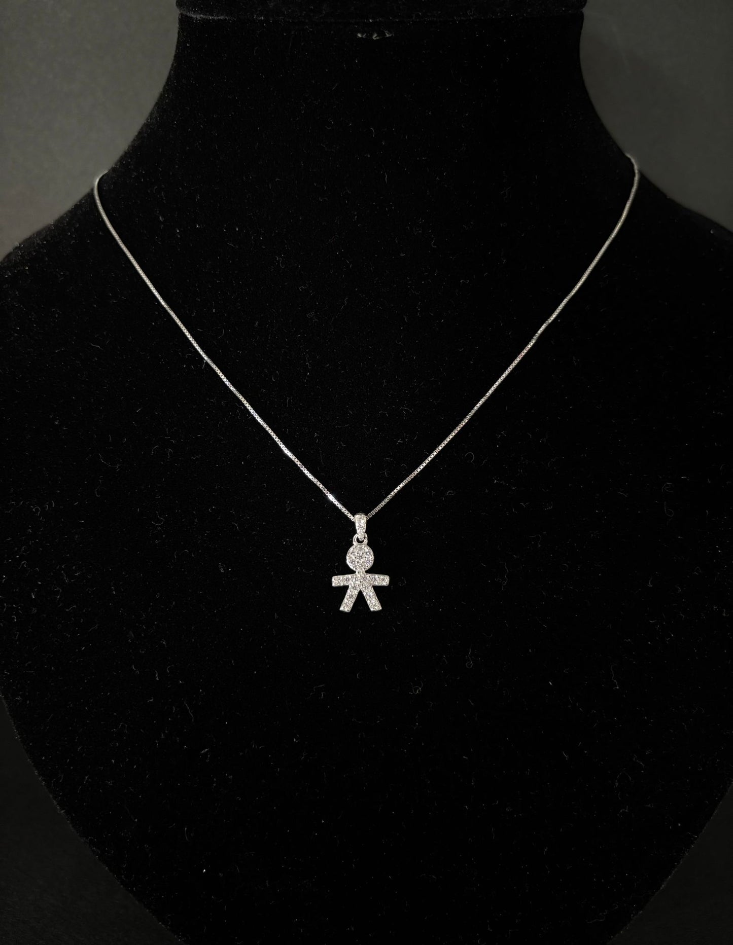 Collana Morfea con ciondolo a forma di bimbo e zirconi bianchi