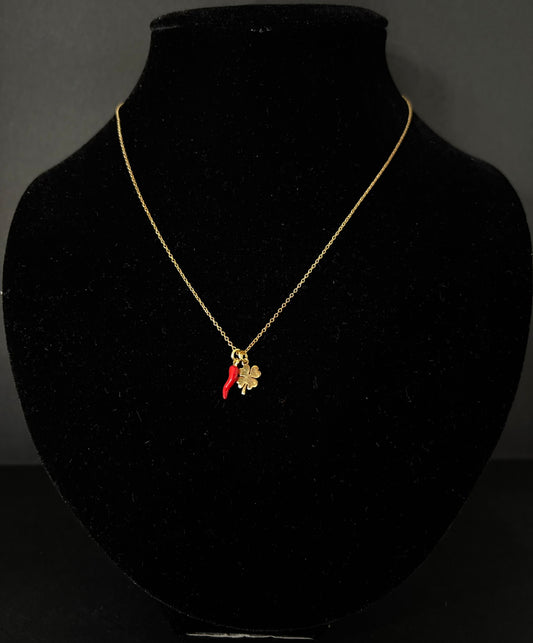 Collana Morfea con corno rosso e quadrifoglio