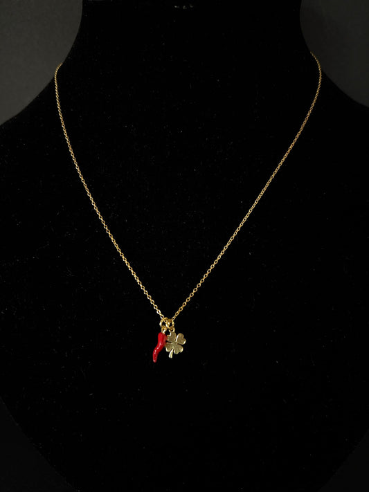 Collana Morfea con corno rosso e quadrifoglio