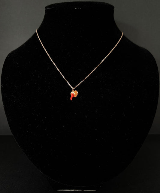 Collana Morfea con corno rosso e cuore