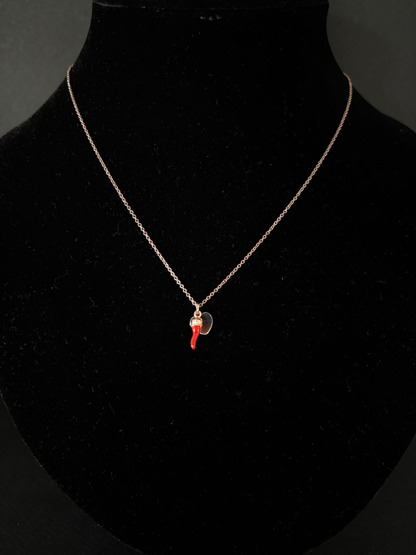 Collana Morfea con corno rosso e cuore