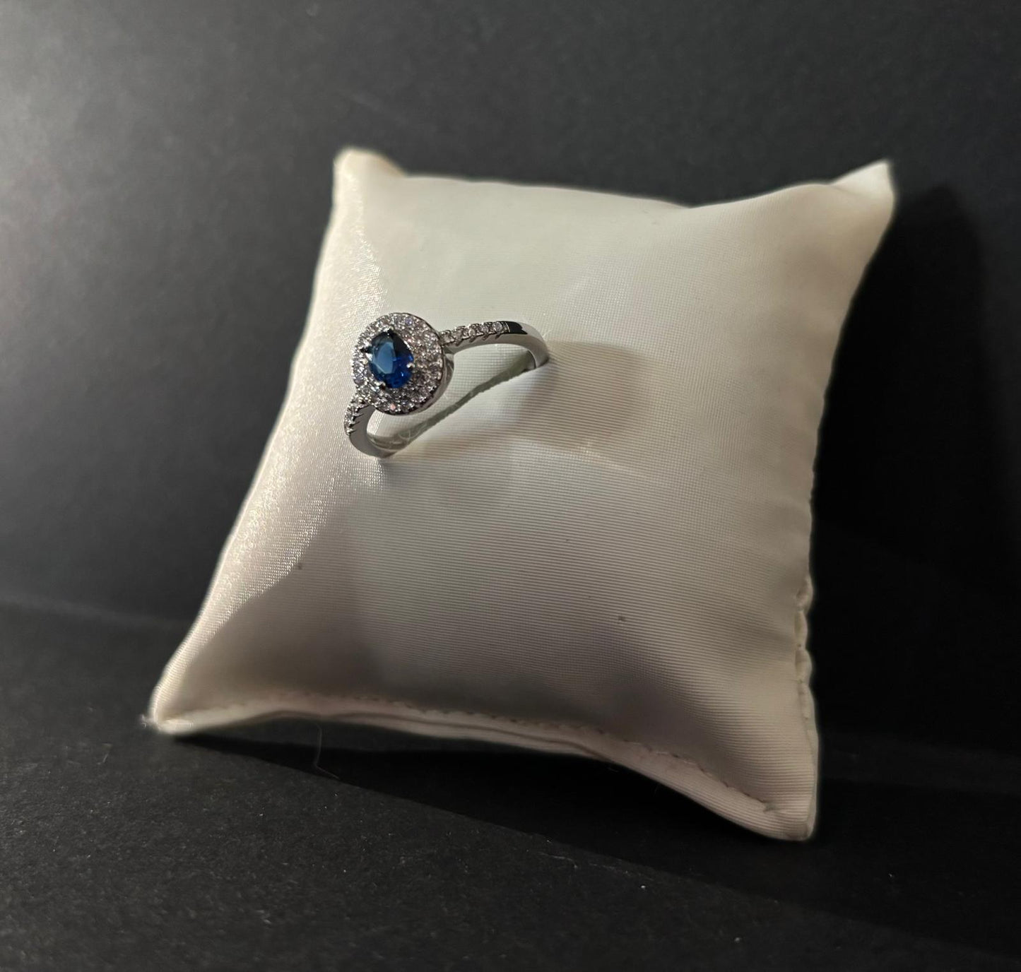 Anello Morfea con zircone blu