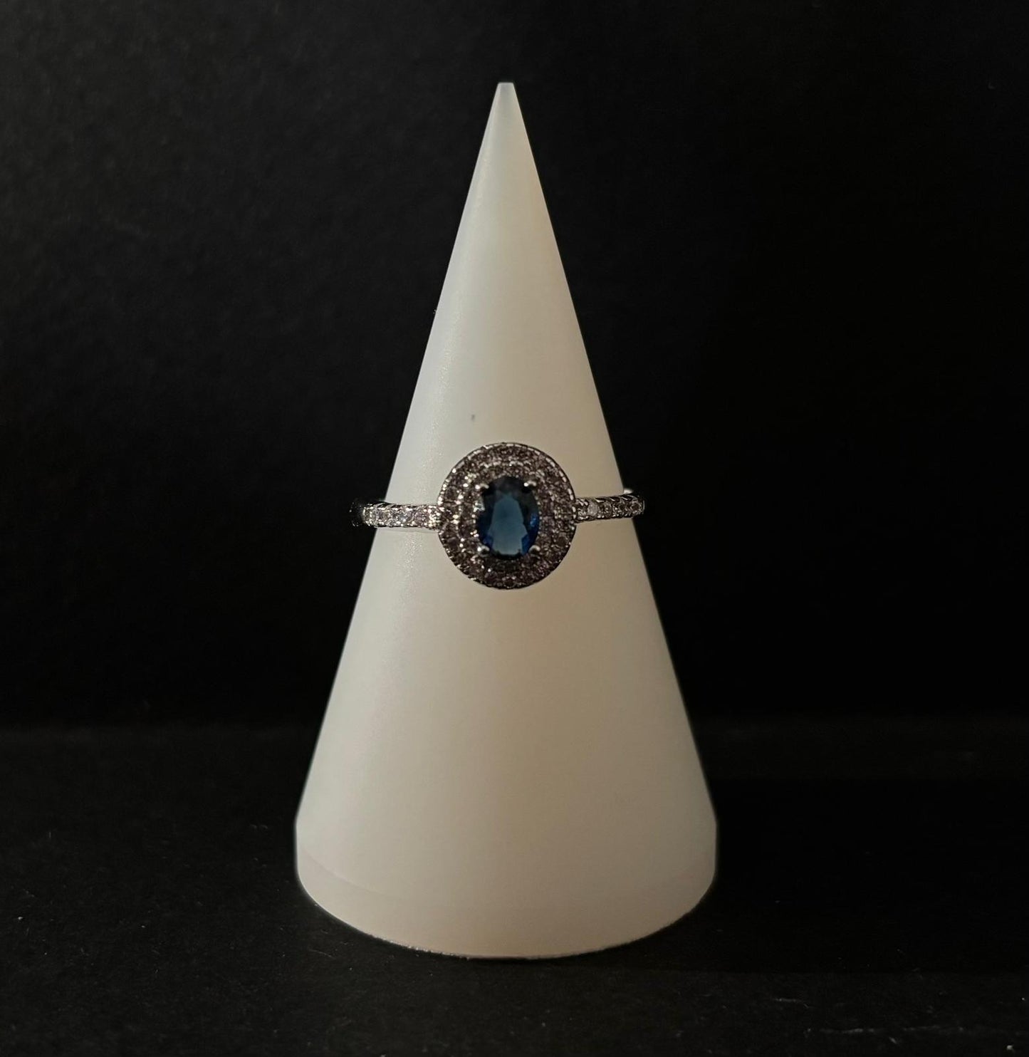 Anello Morfea con zircone blu