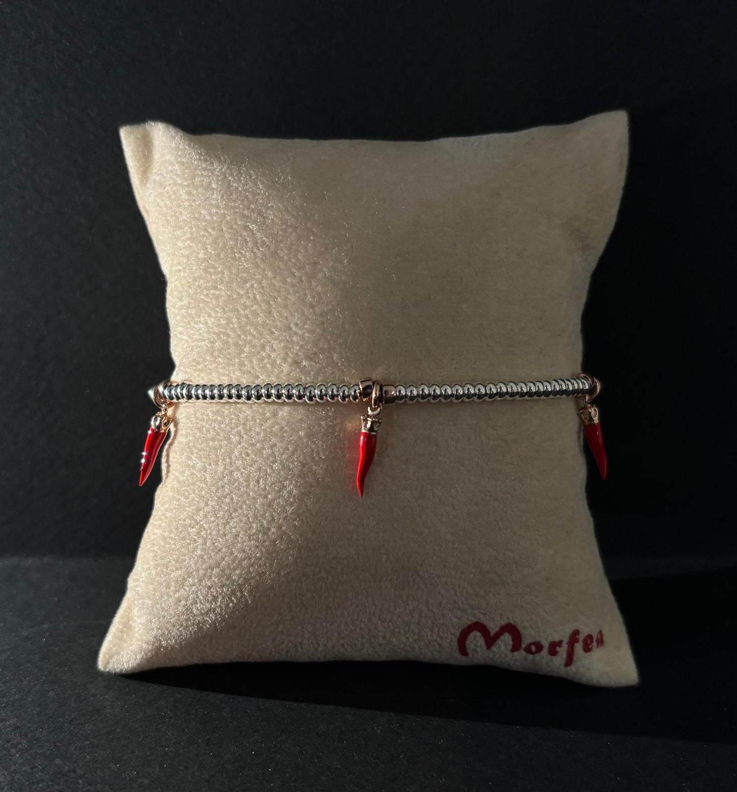 Bracciale Morfea con corni rossi